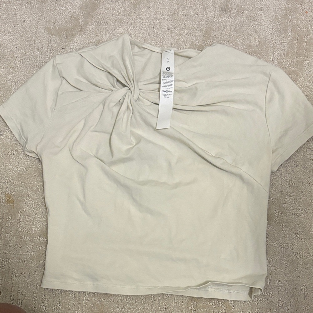 Lululemon Athletica Cream Short Sleeve Top